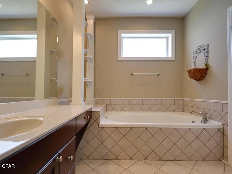 4026 Oak Forest Dr — Photo 15