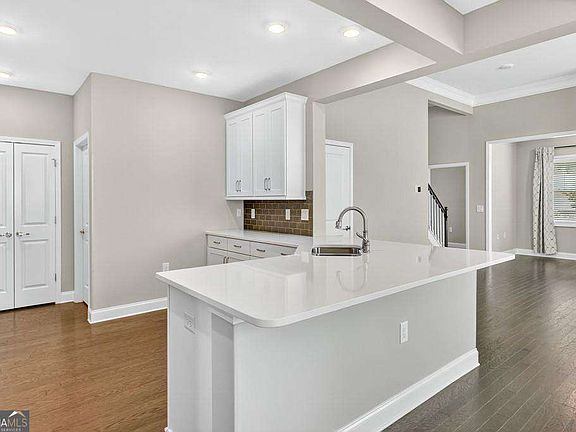 5th image of 1401 Lexington Green Pnes