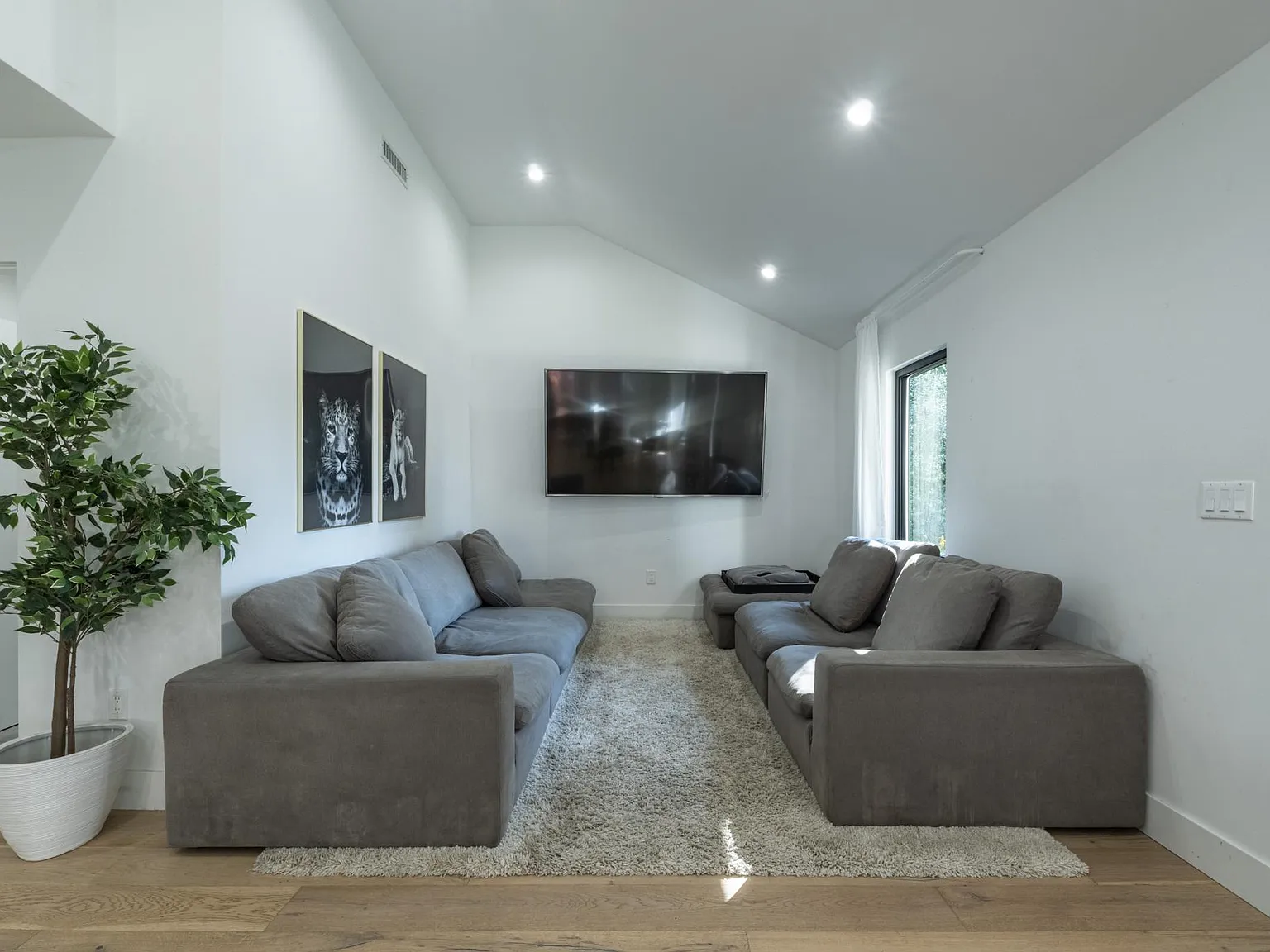 4 bed, 3.5 bath, 2410 sqft, $25,000 — Photo 4