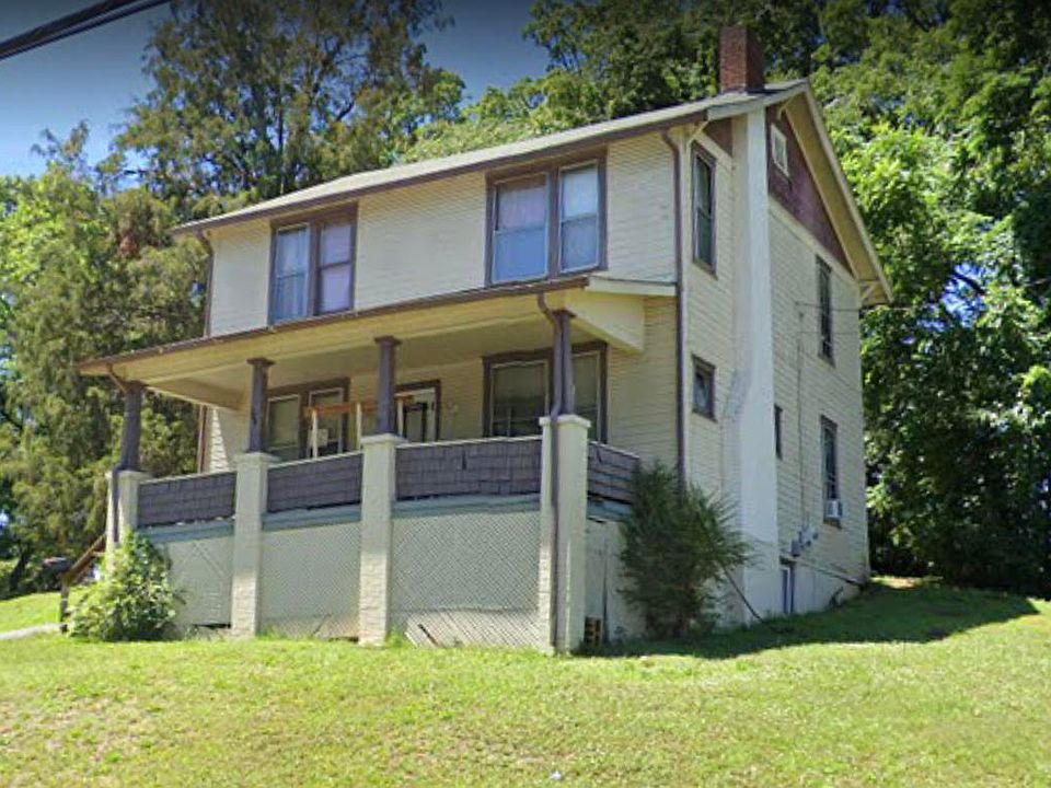 1st image of 104 Forest Hill Ave NE