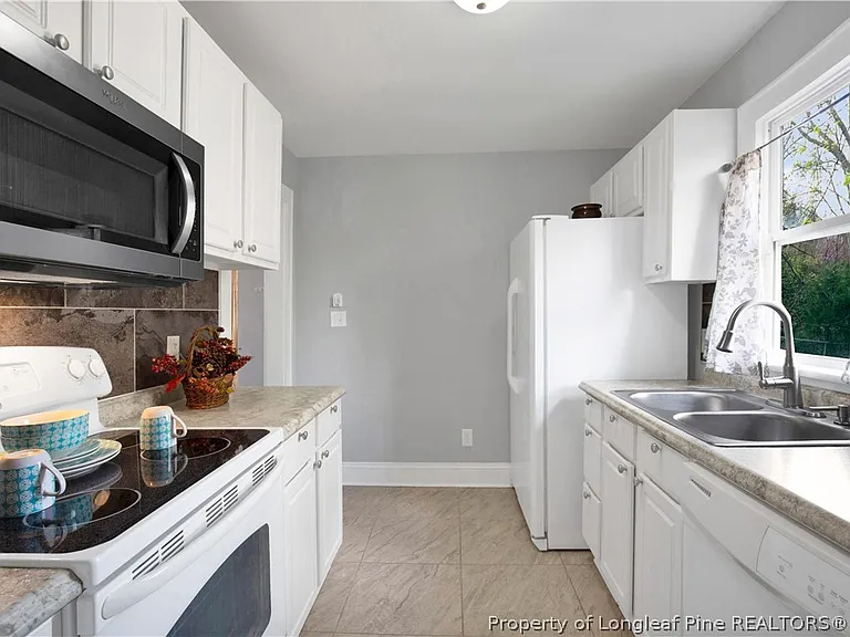 326 Hawley Ln — Photo 11