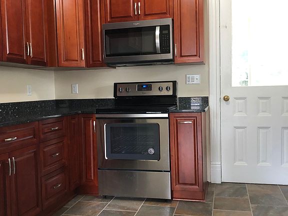 Kitchen w/Cherry Cabinets, Granite Countertops & Stainless Steel Appliances