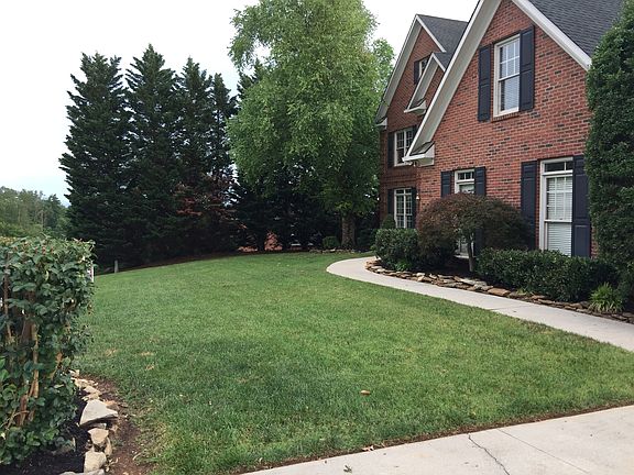 4th image of 711 Valley Hill Ln
