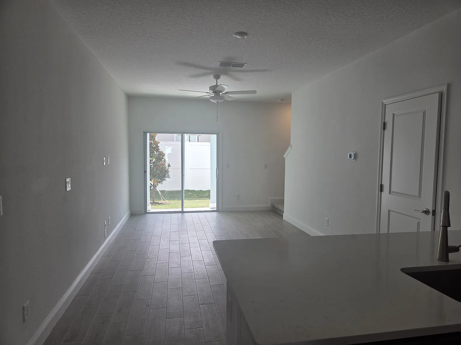 3 bed, 2.5 bath, 1483 sqft, $1,895 — Photo 3