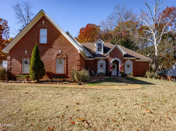 1235 Dogwood Hollow Dr, Nesbit, MS 38651