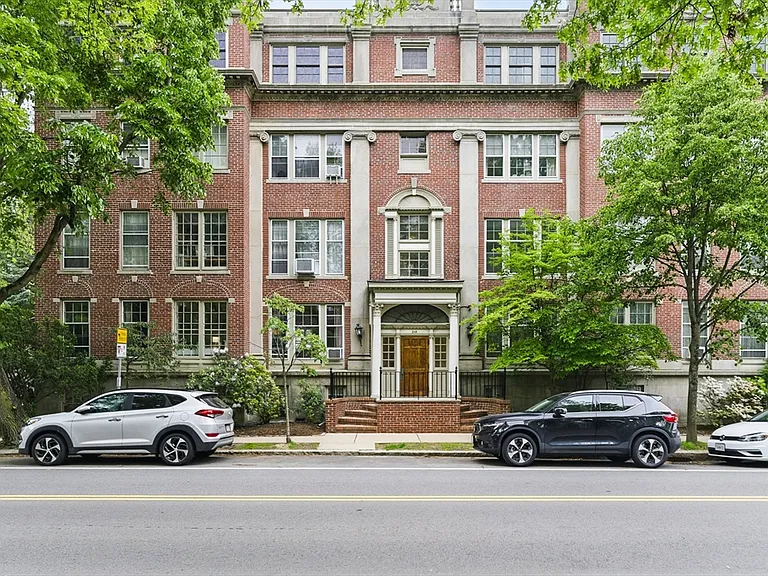240 Brattle St #1 — Photo 1