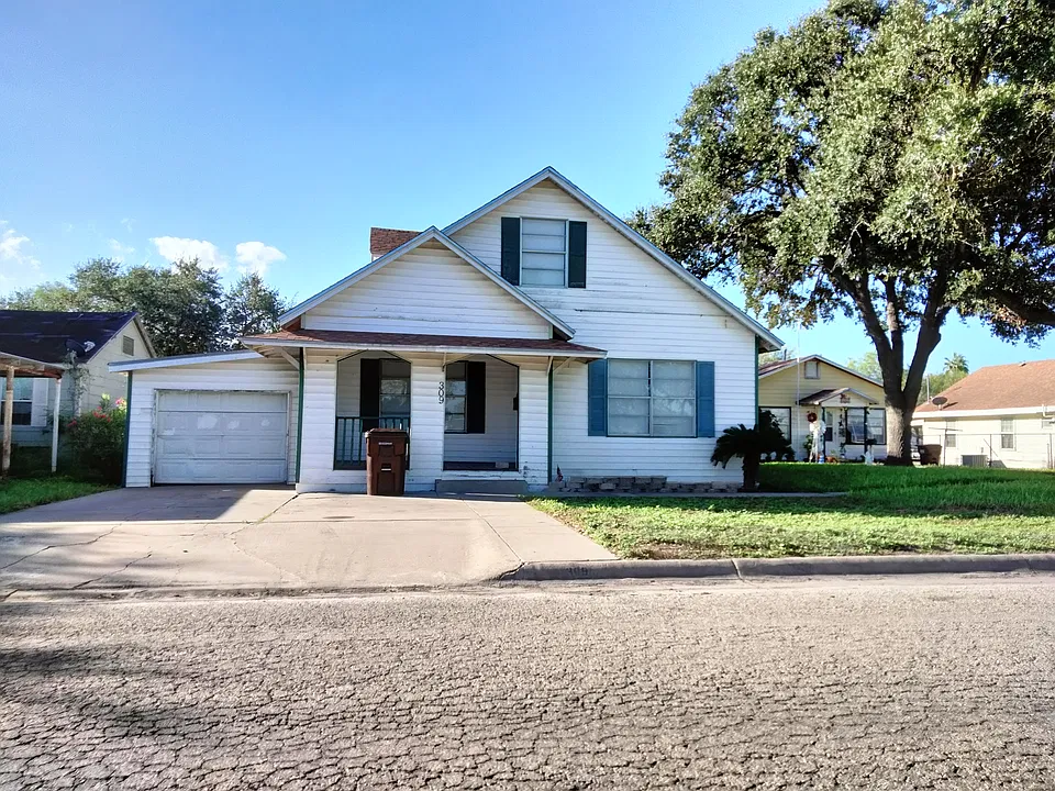 309 E C Ave