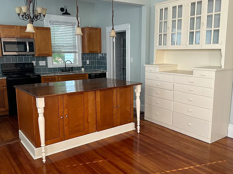 520 S Church St — Photo 5