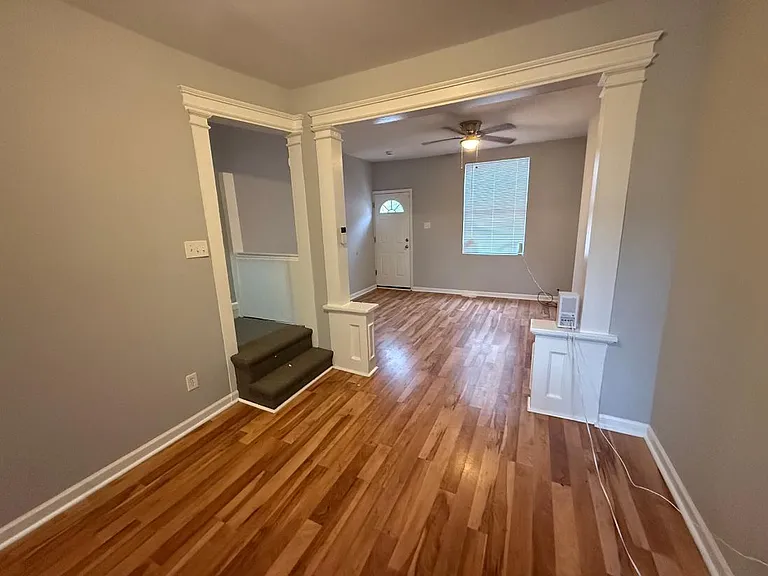 1322 W Victoria St — Photo 10