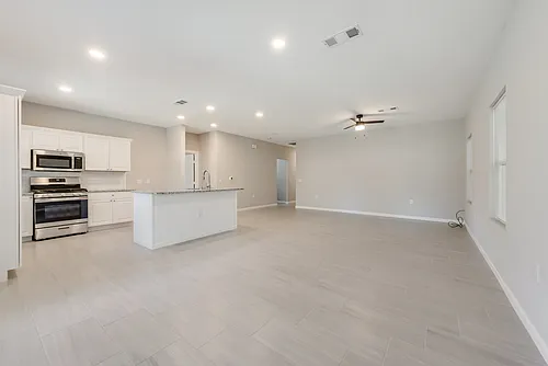 917 W Collins St Photo 1