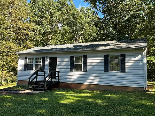 3 bed, 1000 sqft, $1,895 — Photo 2