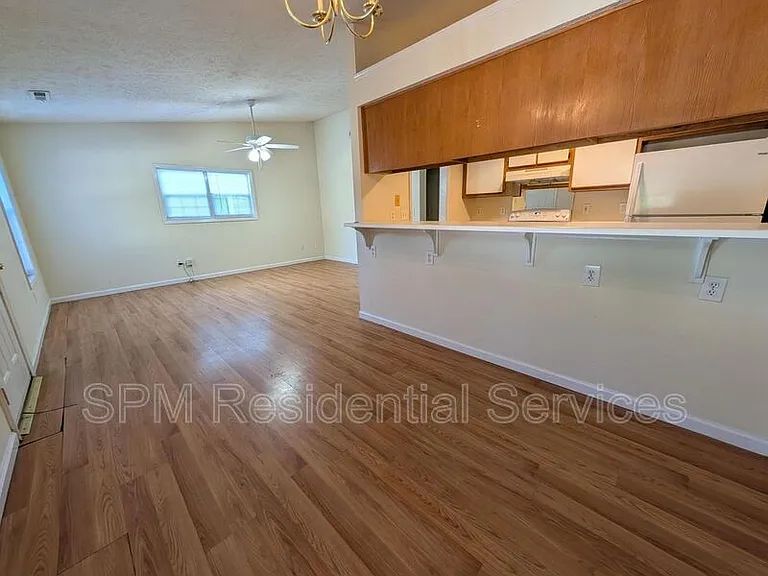 717 Varsity Dr — Photo 4