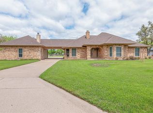 813 Shady Creek Dr, Kennedale, TX 76060