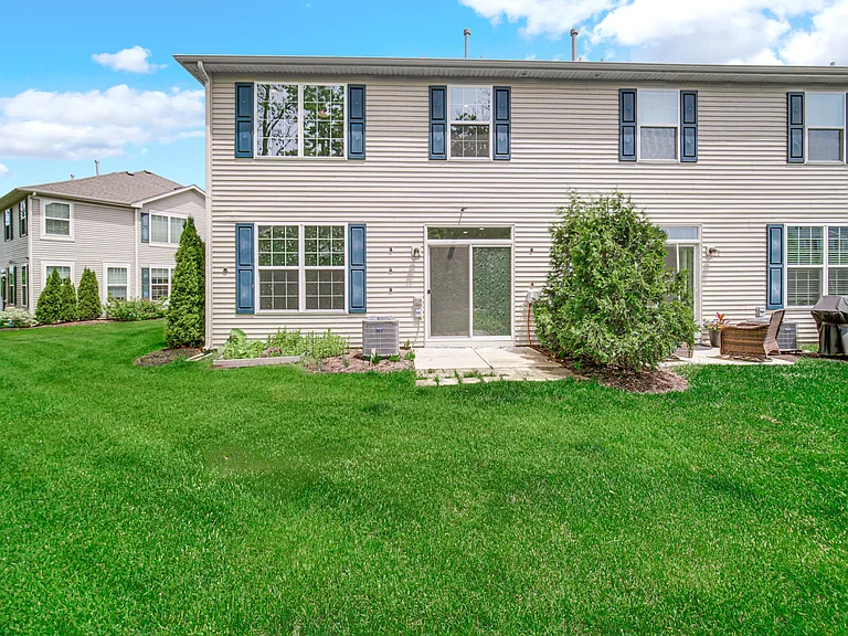 1537 Kraft Ave — Photo 23