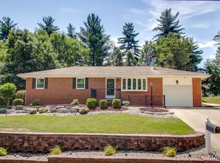 2421 Woodcrest Dr, Alton, IL 62002