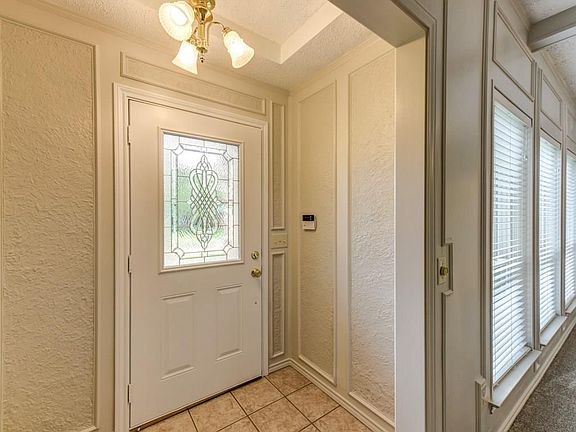 3rd image of 1709 Geneva Ln