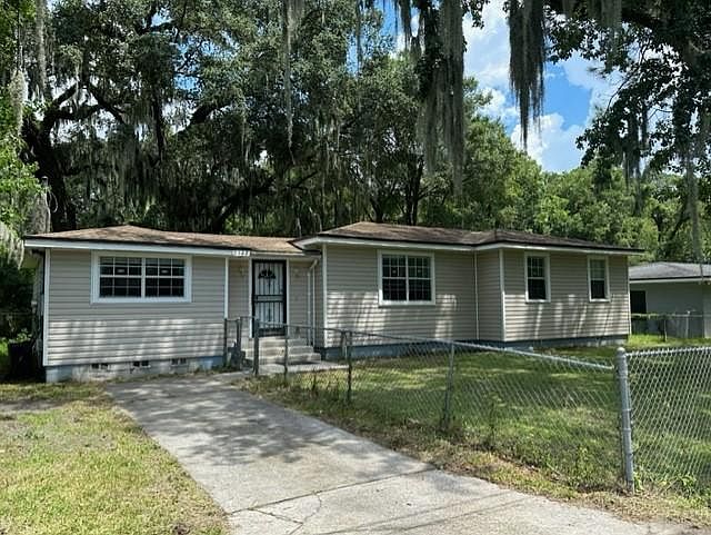 1st image of 3527 Pinecrest St