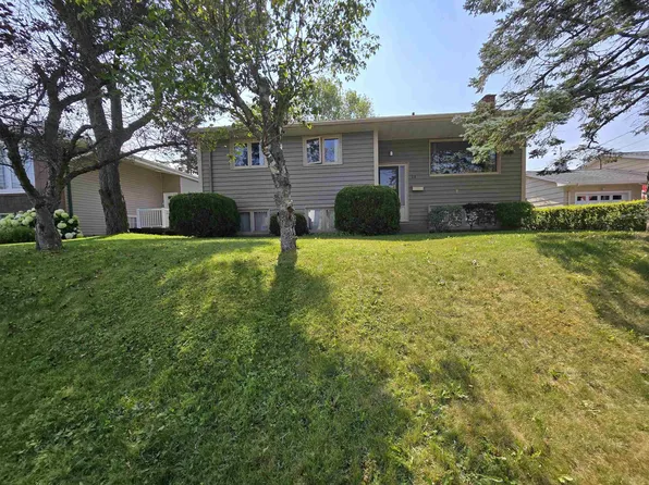 26 Elwin Cres, Dartmouth, NS B2W 3J6