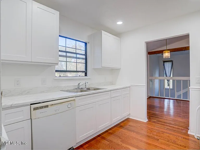 726 Plainfield Ave — Photo 5