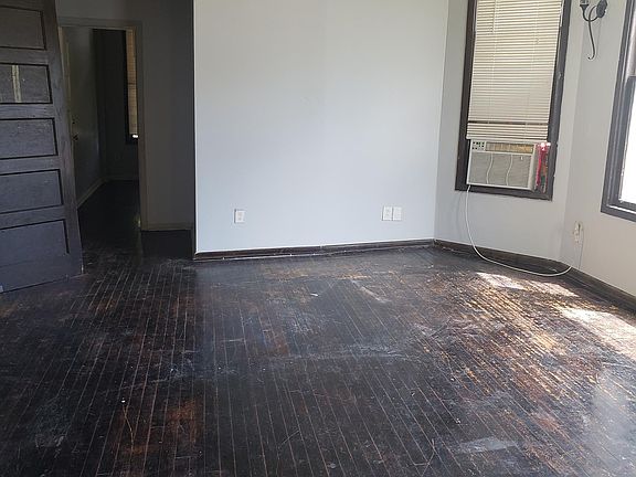 4th image of 963 Edgerton St #A