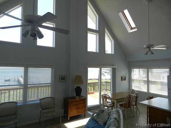 3rd image of 714 Whites Creek Ln