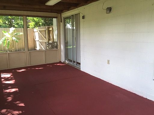 2nd image of 1303 Hendren Dr