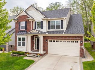 4929 W Stonegate Cir, Orion, MI 48359