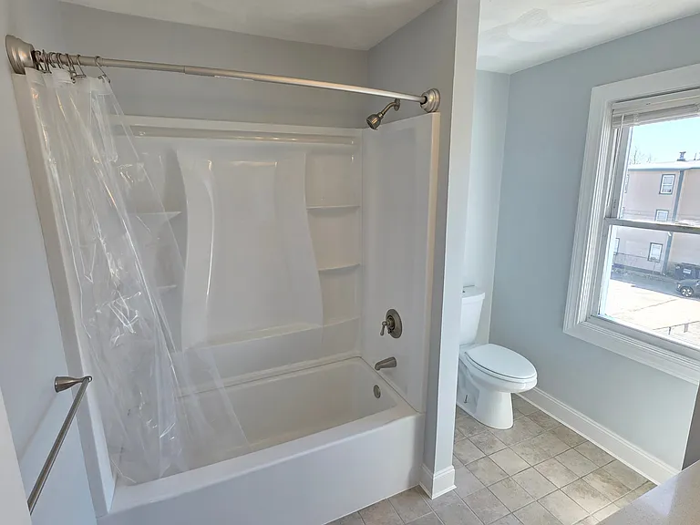  228 Atwells Ave 3rdflr 3b/1b Renovated! Greatlocale! Spacious! Prkg! — Photo 14