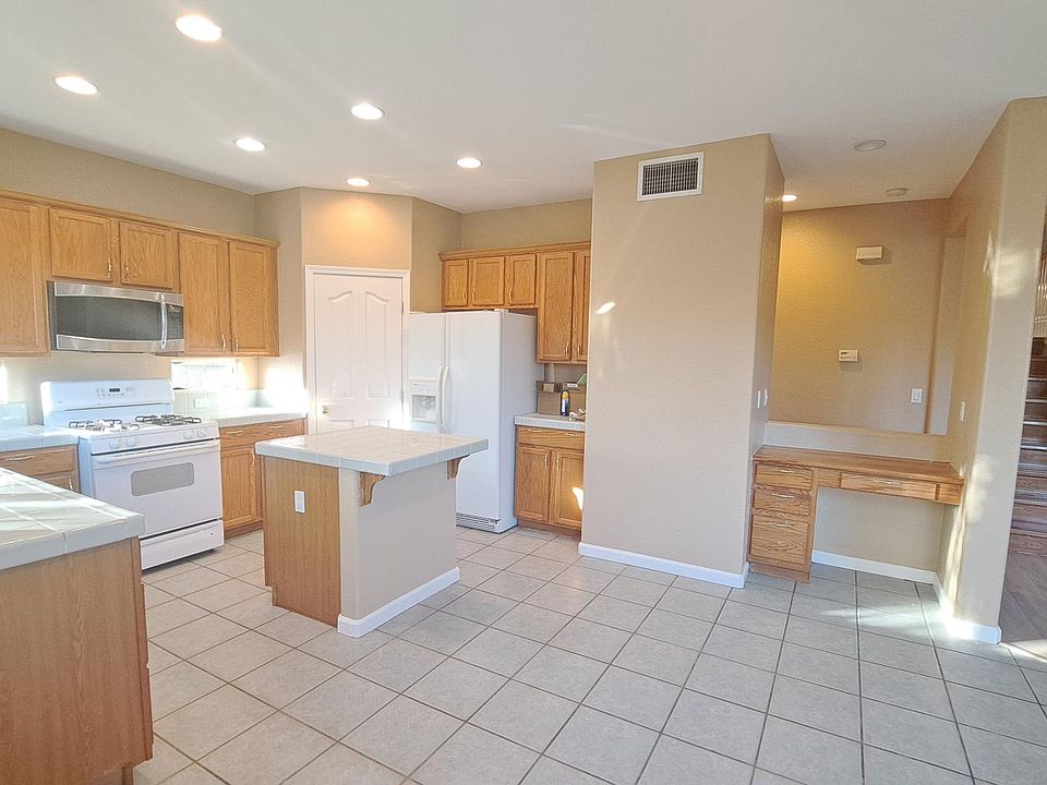 1st image of 3448 Beretania Way