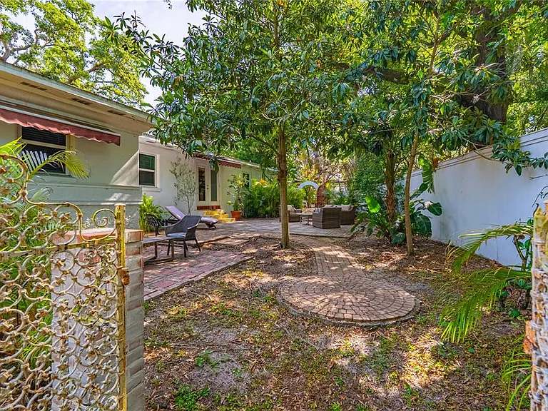 401 Bullard Pkwy — Photo 25