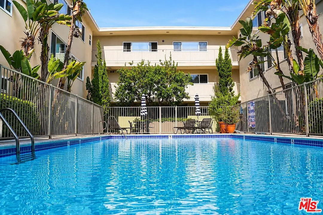 2 bed, 1.5 bath, 1199 sqft, $3,900 — Photo 4
