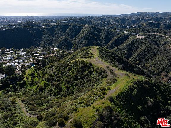 5th image of 1765 Clear View Dr