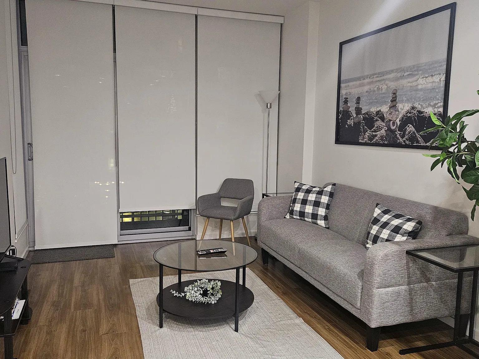 2 bed, 700 sqft, $2,790 — Photo 3