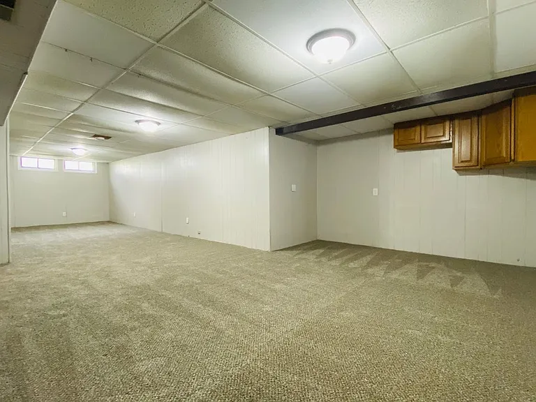 712 NW Linden St — Photo 16