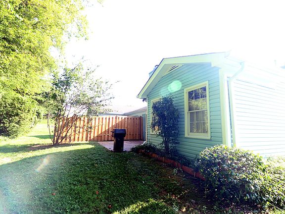 5th image of 402 Bradford Grn