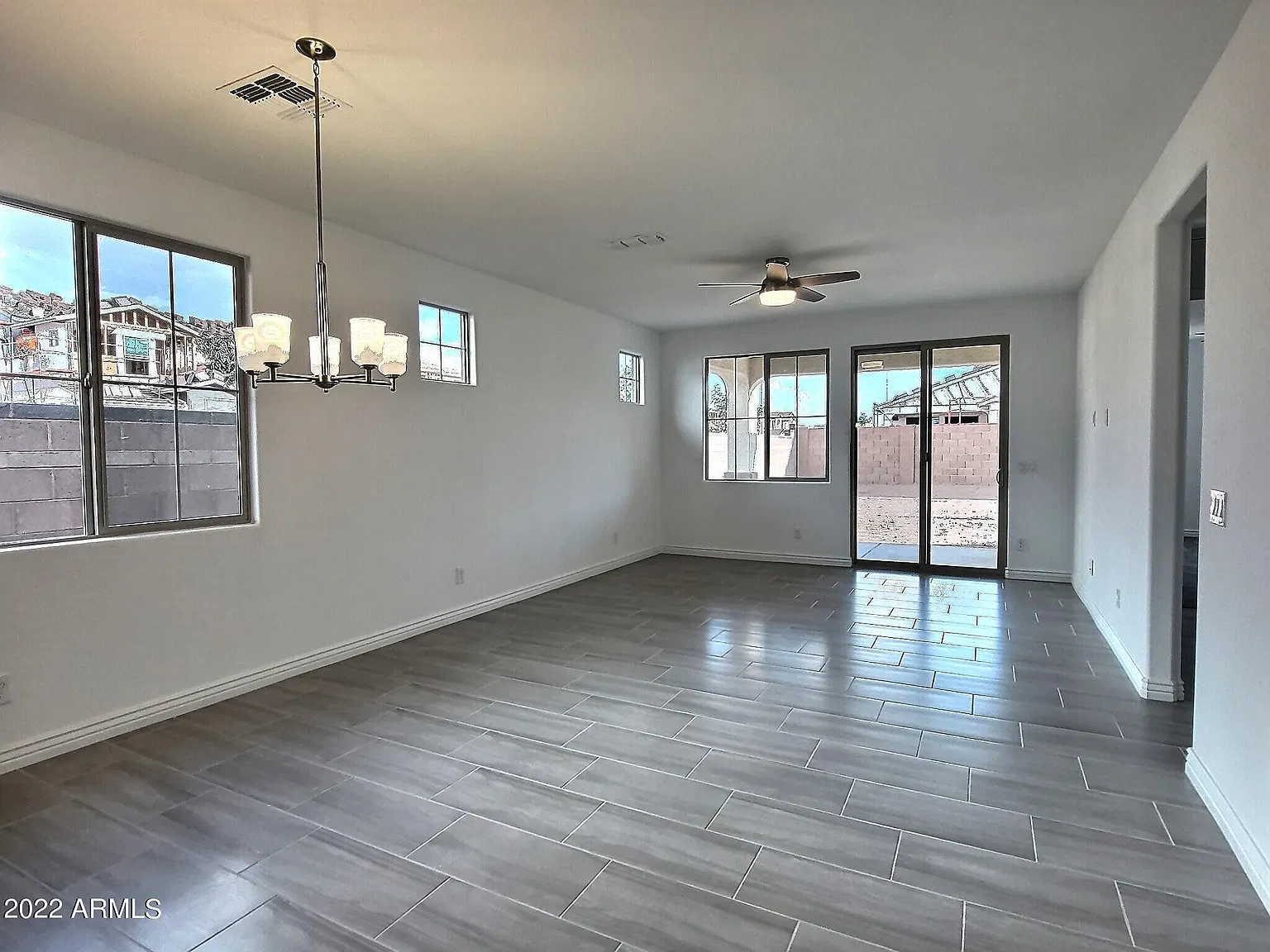 4 bed, 2.5 bath, 1956 sqft, $2,500 — Photo 4