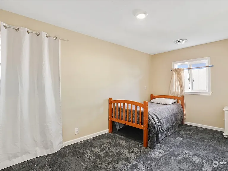 3540 S 200th St — Photo 15