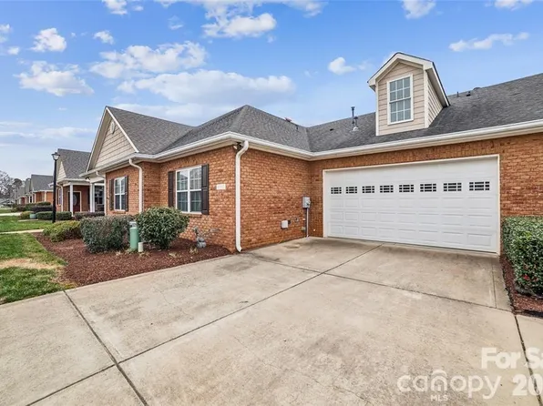8310 Glacier Dr, Denver, NC 28037