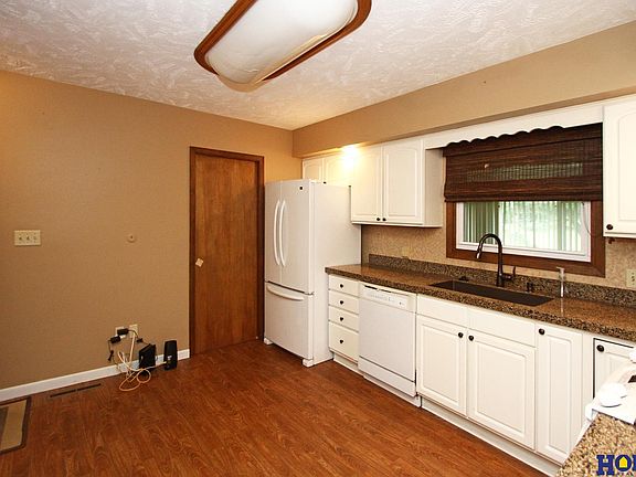 5th image of 5911 Kenwood Cir