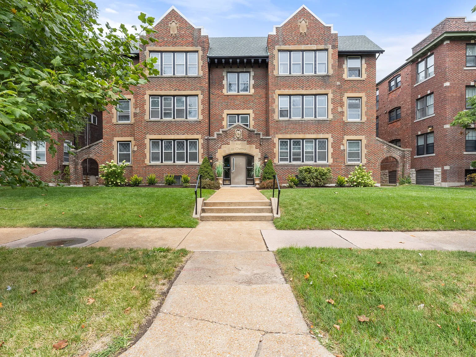 2 bed, $3,295 — Photo 2