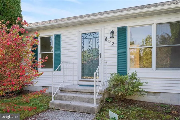 852 Morgan Pl — Photo 5