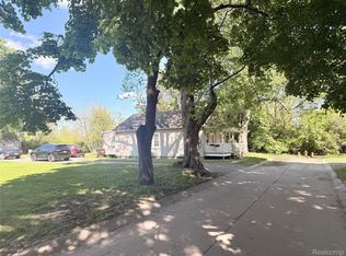 1137 E 8th St, Monroe, MI 48161