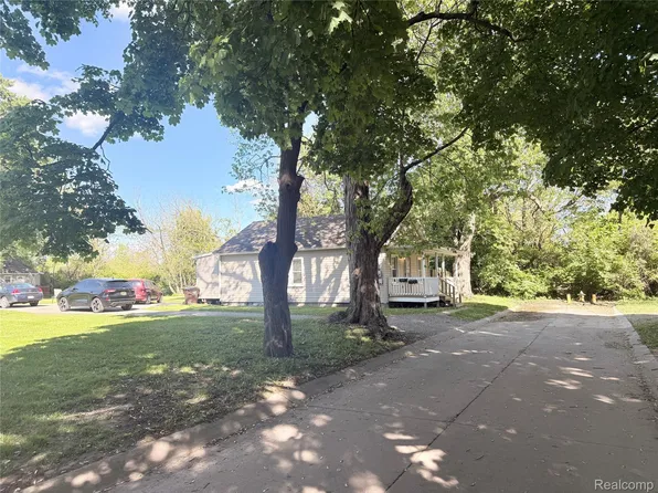1137 E 8th St, Monroe, MI 48161