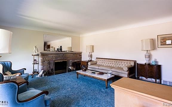 3rd image of 29910 Jefferson Ave