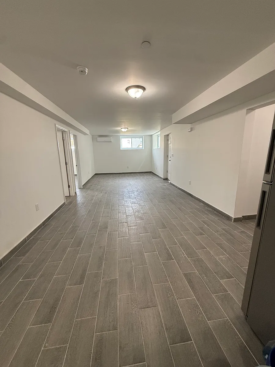 Building Photo - 323 Nicholas Ave #3