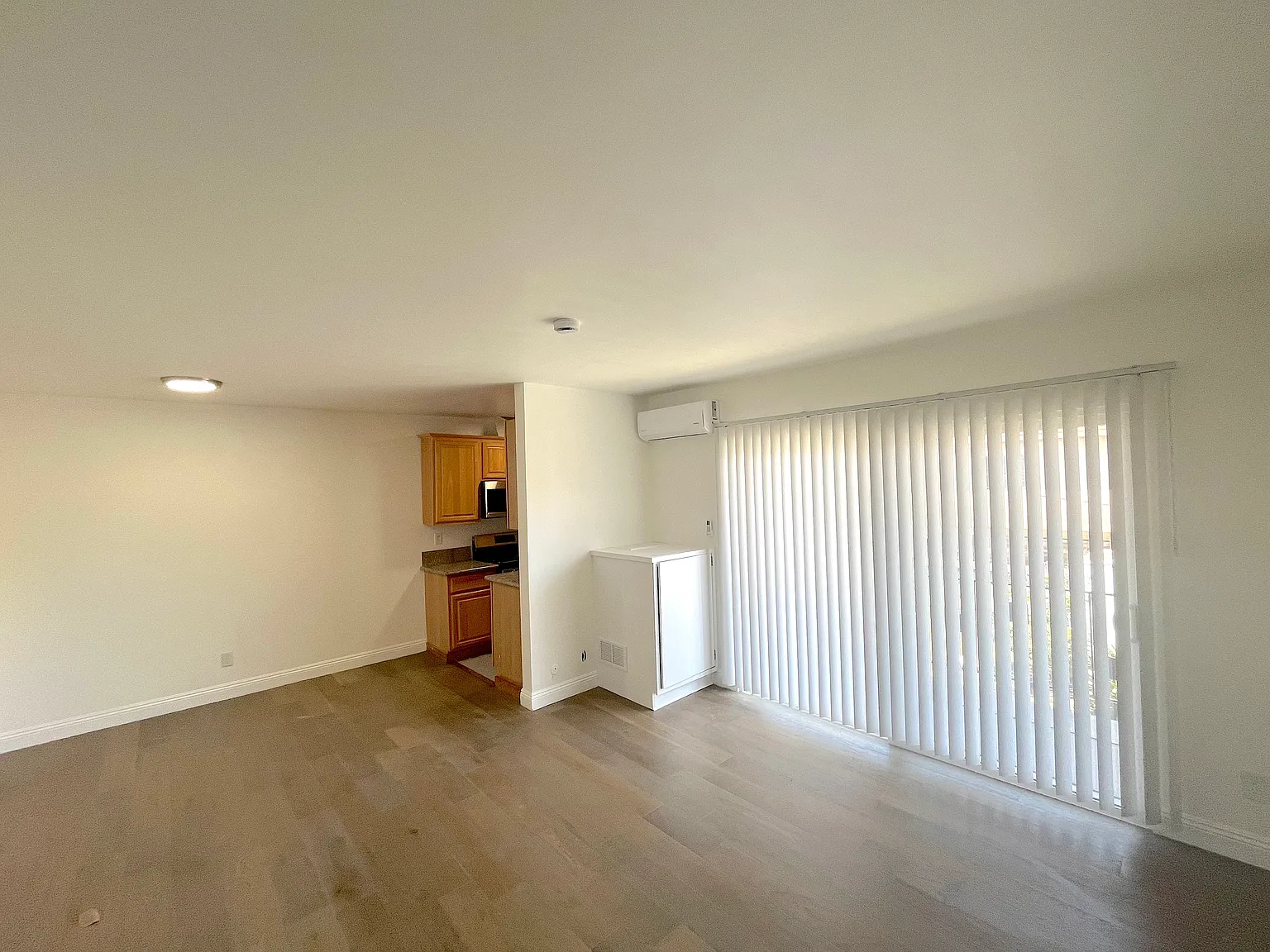 3 bed, 1100 sqft, $3,400 — Photo 2