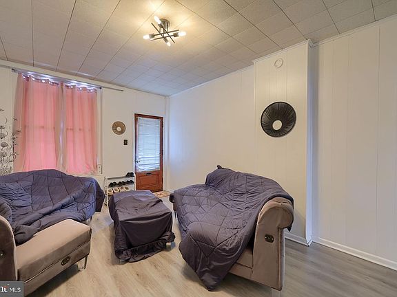 3rd image of 814 Master St