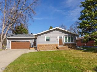 2030 Wintergreen Ct, Grand Forks, ND 58201