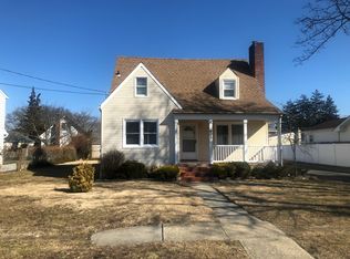 413 Chambers Ave, East Meadow, NY 11554