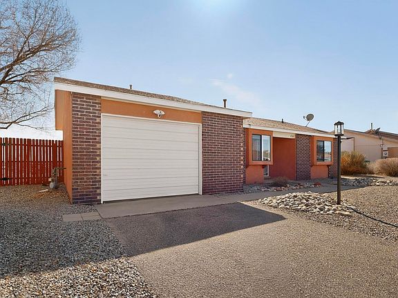 5th image of 4542 Sunstone Way NE